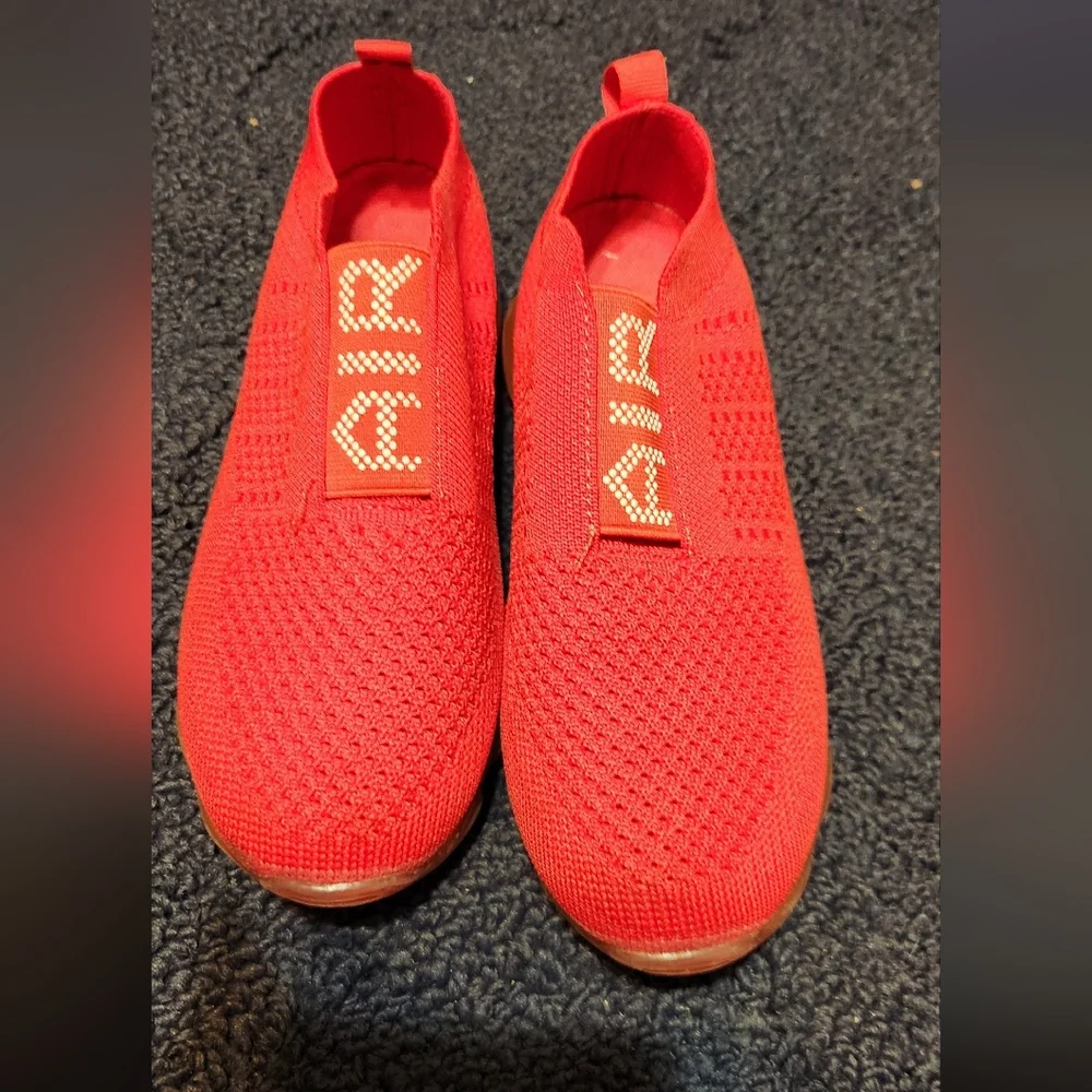 Sneakers - Picture 1 of 7